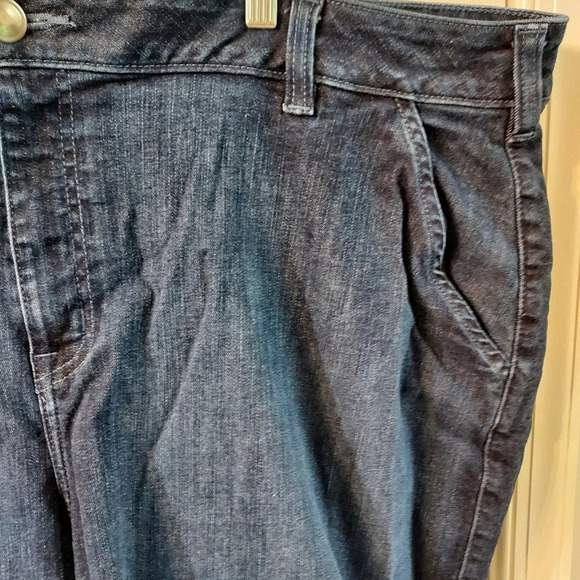 Lane Bryant Dark Wash Denim Bermuda Shorts in Size 28 - Picture 4 of 12